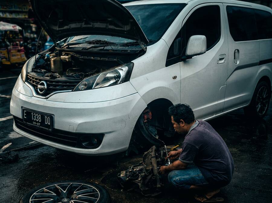 Turun mesin Nissan Evalia · Bekasi